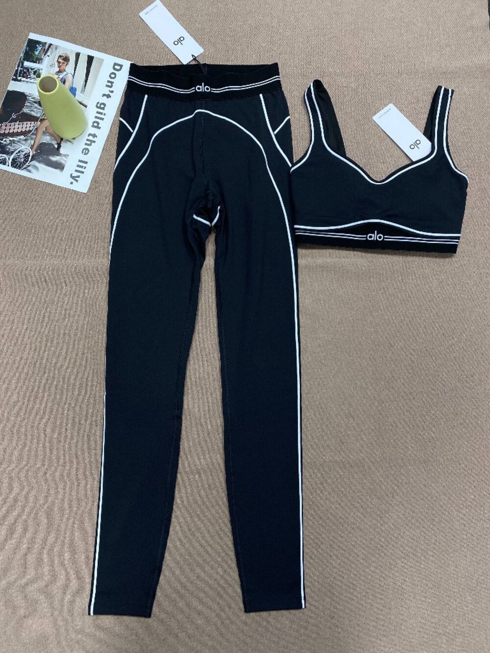 💖ALO Yoga Airbrush Matching Set| Black/White Bra&High-Waist Leggings|Limited - Picture 2 of 12